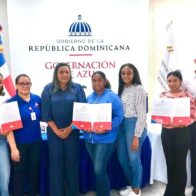 Más de 300 estudiantes del Sur reciben becas del MESCyT en Azua