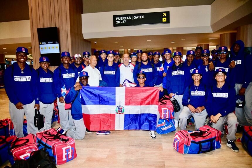 Selección Dominicana de Béisbol parte hacia México para disputar la Copa Mundial U-15