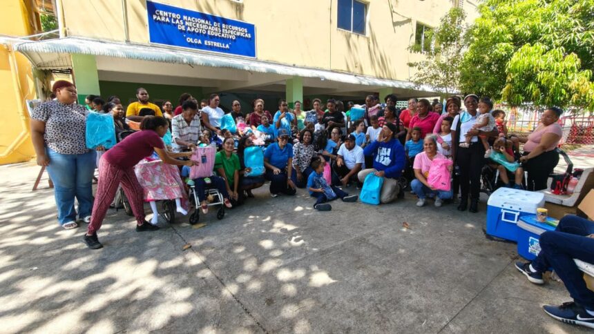 Azul Podcast y Tigres del Licey entregan útiles escolares a estudiantes con discapacidad