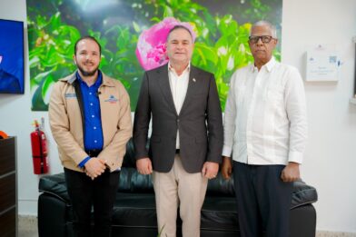 TNR expone avances en riego agrícola al ministro de Agricultura