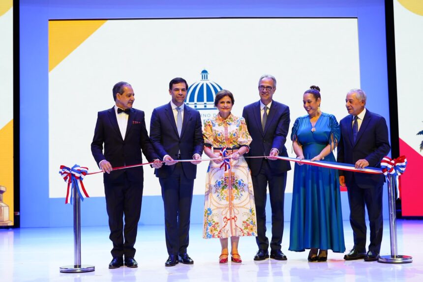 Raquel Peña y Roberto Ángel Salcedo inauguran la XXVIII Feria Internacional del Libro