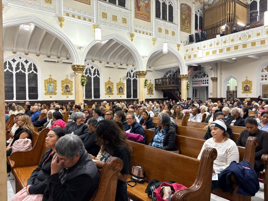 Dominicanos en El Bronx mantienen viva su fe y celebran a la Virgen de las Mercedes