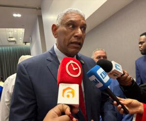Cónsul sugiere a la JCE identificar debilidades para aumentar votos de dominicanos en el exterior