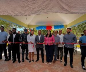 Entregan cancha, parque infantil y otras obras comunitarias en Finca 6, Azua