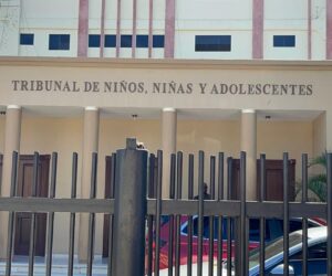 Dictan medida contra adolescente acusado de amenazar a Ramón Tolentino; deberá presentarse cada 15 días