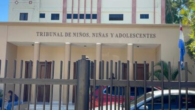 Dictan medida contra adolescente acusado de amenazar a Ramón Tolentino; deberá presentarse cada 15 días.
