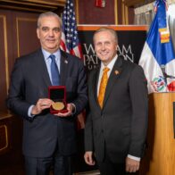 Abinader recibe la Medalla Presidencial de William Paterson University