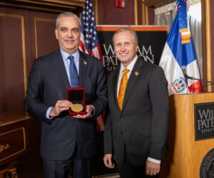 Abinader recibe la Medalla Presidencial de William Paterson University
