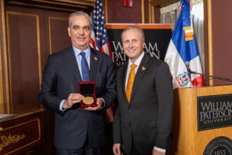 Abinader recibe la Medalla Presidencial de William Paterson University