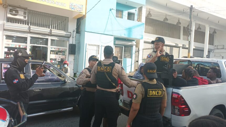 DNCD arresta a 11 personas y ocupa más de 5,100 gramos de presuntas drogas en el DN