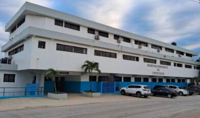 Denuncian robo dentro de hospital de Cienfuegos; sujeto habría ingresado disfrazado de médico.