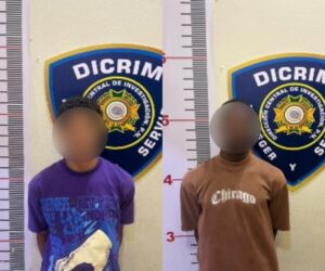 Policía Nacional apresa a dos hombres mediante orden judicial por presunto robo agravado en La Vega