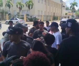 Santiago Matías «Alofoke» y Dominicanos Primero recolectan firmas en Dajabón