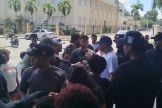 Santiago Matías "Alofoke" y Dominicanos Primero recolectan firmas en Dajabón