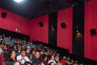 La Fábrica de Bodas” conquista los cines dominicanos con salas llenas en sus primeros días de estreno