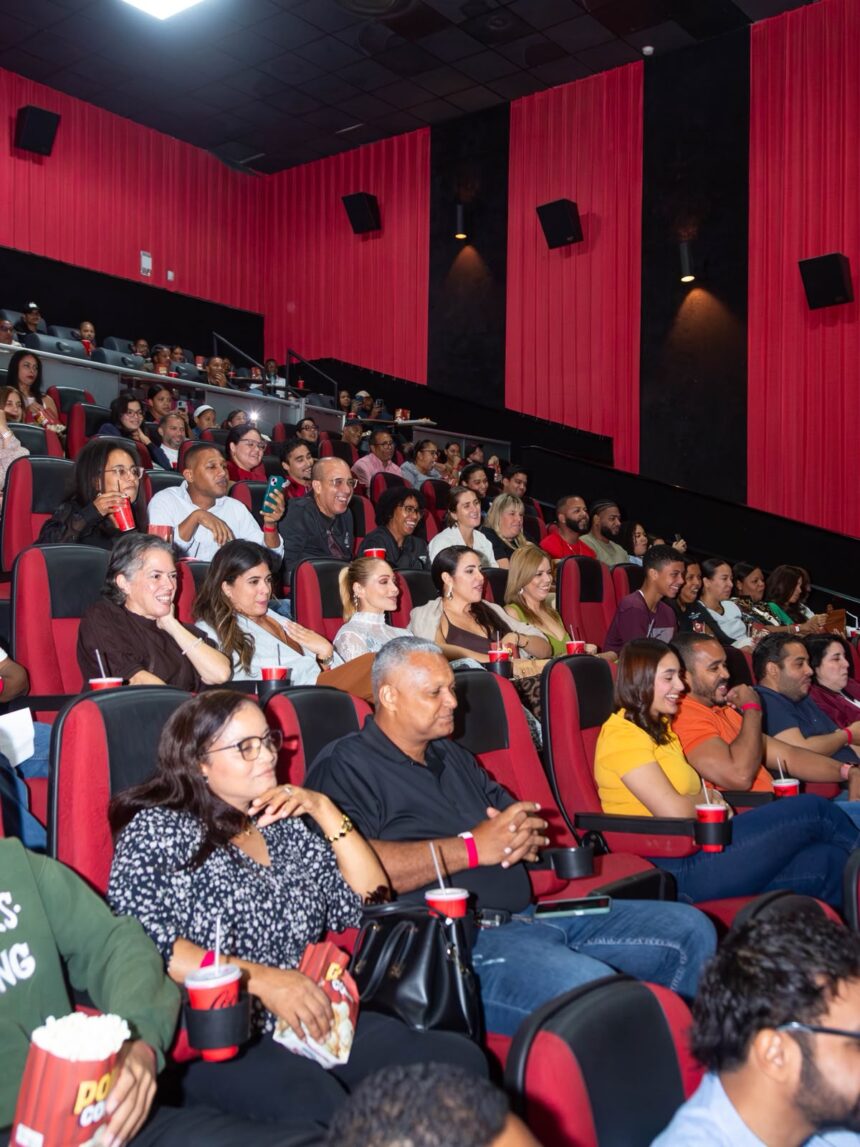 La Fábrica de Bodas” conquista los cines dominicanos con salas llenas en sus primeros días de estreno