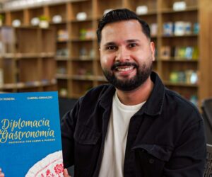 Chef panameño Gabriel Grimaldo destaca la gastronomía como puente cultural en la Feria del Libro