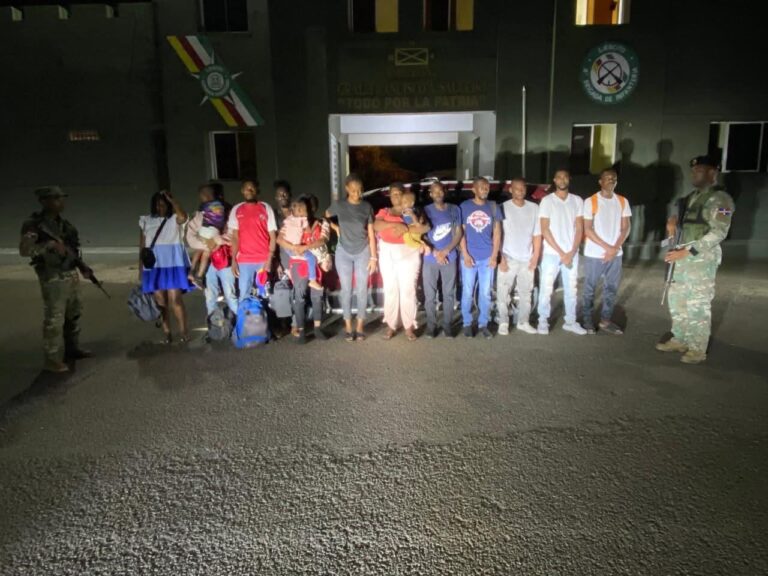 Ejército ocupa jeepeta con 15 haitianos en condición migratoria irregular en Loma de Cabrera