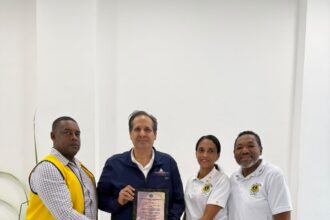 Club de Leones La Romana–Villa Hermosa reconoce al ministro Víctor Atallah por sus aportes a favor de los más necesitados