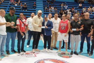 Héctor Acosta aporta RD$500 mil al Baloncesto Superior de Bonao y reafirma respaldo al deporte provincial