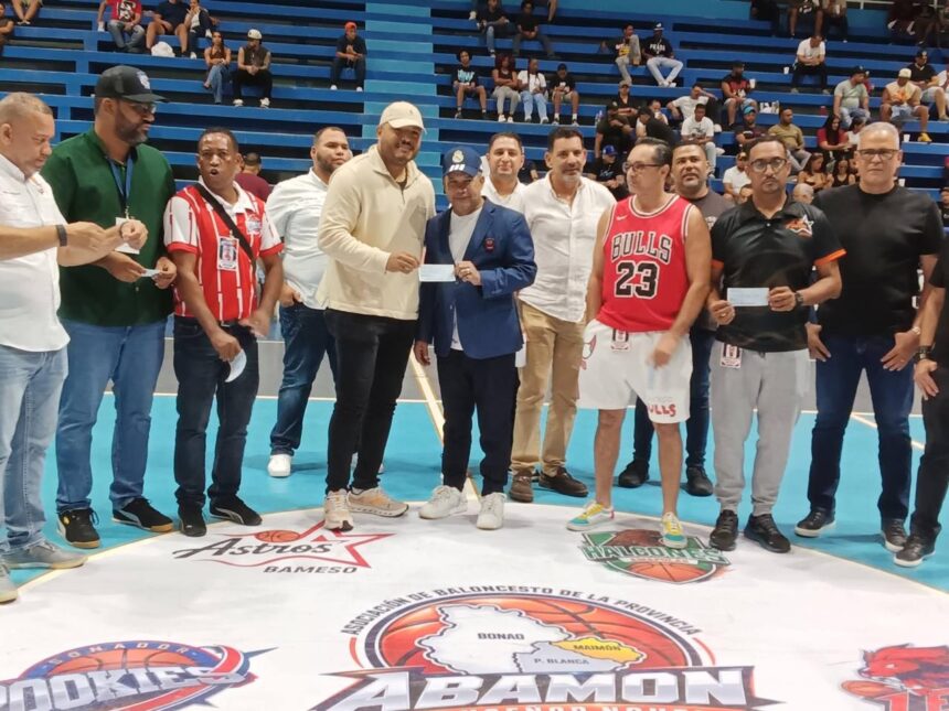 Héctor Acosta aporta RD$500 mil al Baloncesto Superior de Bonao y reafirma respaldo al deporte provincial