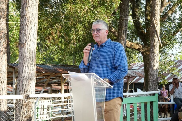 Presidente de la Asociación Dominicana de Productores de Leche (APROLECHE), Eric Rivero.