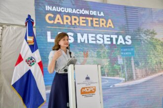 Raquel Peña inaugura carretera Las Mesetas en El Seibo