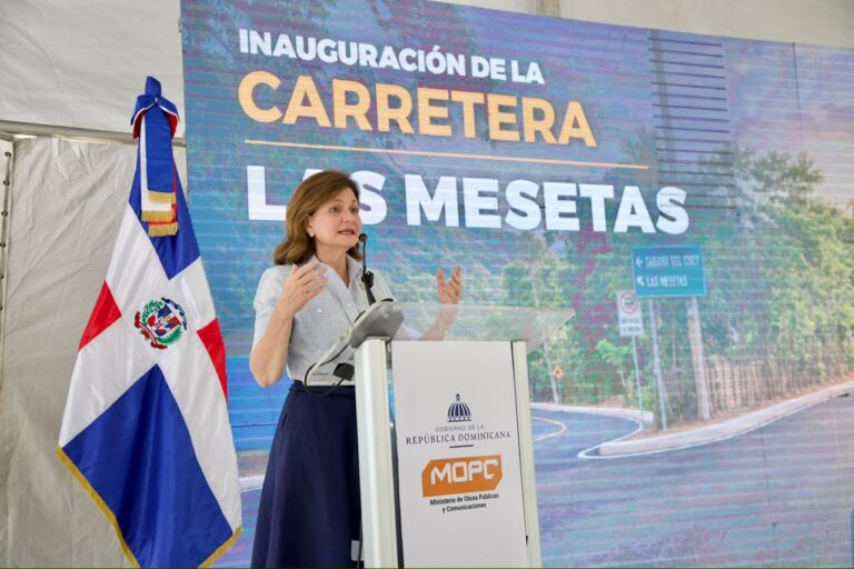 Raquel Peña inaugura carretera Las Mesetas en El Seibo