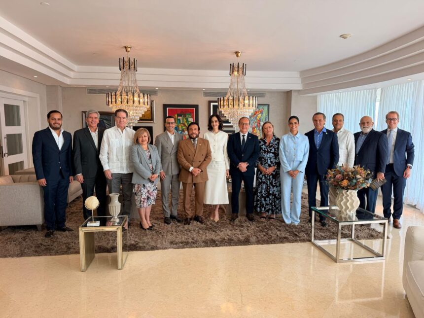Yossi Abadi ofrece almuerzo en honor al vicepresidente de El Salvador, Félix Ulloa