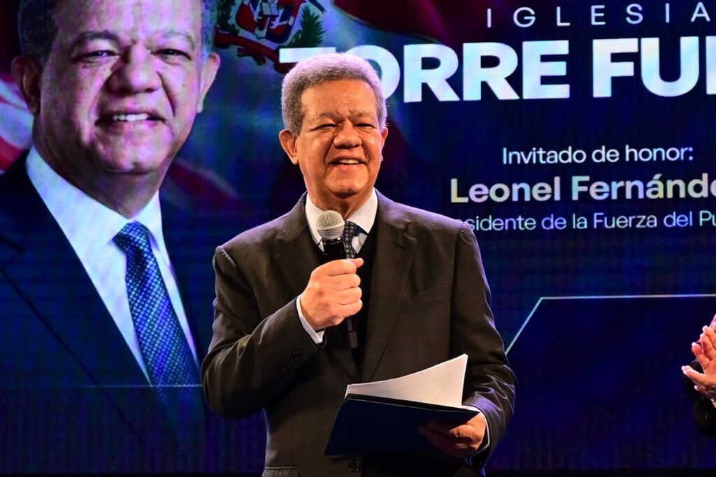 Leonel afirma que la labor de las iglesias es “imprescindible” y asegura que “es necesario volver el rostro hacia Dios”