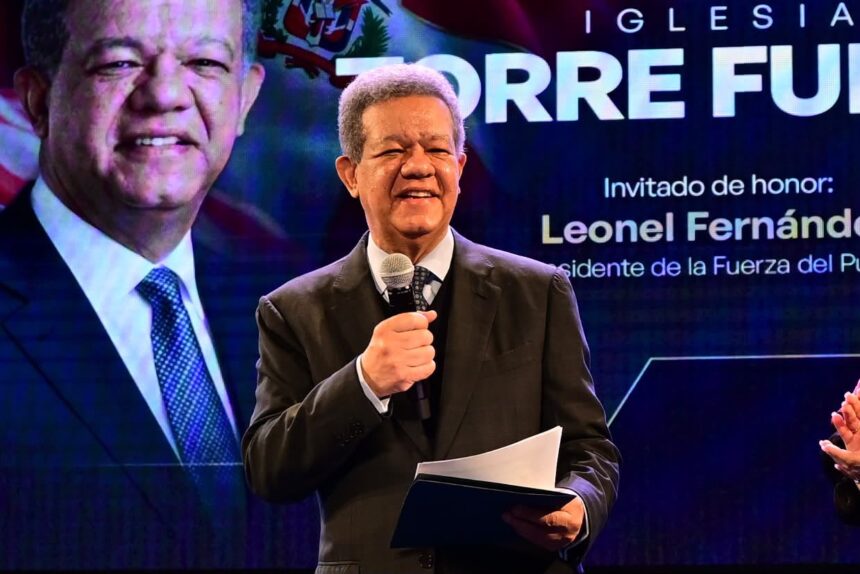 Leonel afirma que la labor de las iglesias es “imprescindible” y asegura que “es necesario volver el rostro hacia Dios”