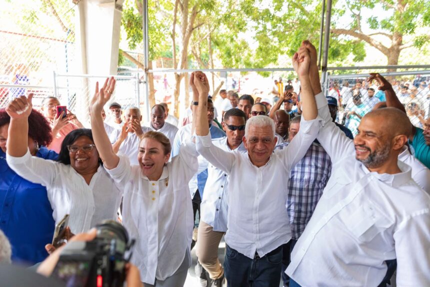 Carolina Mejía juramenta equipos en Bahoruco y llama a trabajar de cara a 2028
