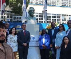 UASD conmemora asesinato de Amín Abel Hasbún con ofrenda floral