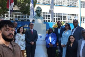 UASD conmemora asesinato de Amín Abel Hasbún con ofrenda floral