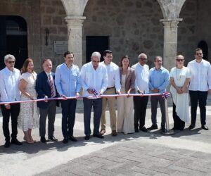 Abinader destaca crecimiento del turismo y llama a convertir el Alcázar de Colón en una escuela histórica