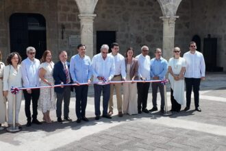 Abinader destaca crecimiento del turismo y llama a convertir el Alcázar de Colón en una escuela histórica
