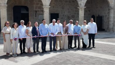 Abinader destaca crecimiento del turismo y llama a convertir el Alcázar de Colón en una escuela histórica
