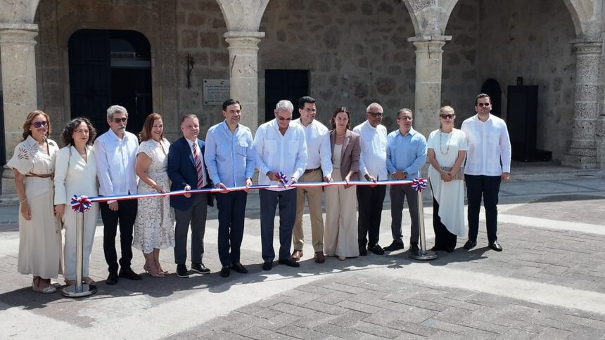 Abinader destaca crecimiento del turismo y llama a convertir el Alcázar de Colón en una escuela histórica