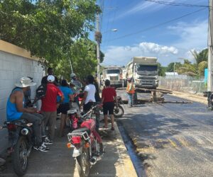 Protestan por colocación de asfalto sobre asfalto en La Vigía-Dajabón dejando de lado las calles que realmente lo necesitan