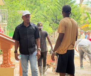 Gobierno impulsa construcción de callejones en Arroyo Barril, Samaná