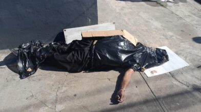 Identifican hombre que murió tras desplomarse en una calle del Ensanche Ozama