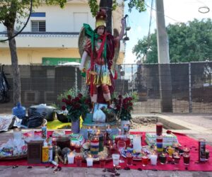 Devotos celebran el Día de San Miguel con fe y tradición en la Zona Colonial