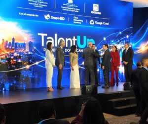Yayo Sanz Lovatón anuncia 15 mil becas para formar talentos para la industria 5.0