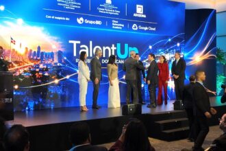 Yayo Sanz Lovatón anuncia 15 mil becas para formar talentos para la industria 5.0