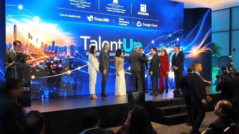 Yayo Sanz Lovatón anuncia 15 mil becas para formar talentos para la industria 5.0