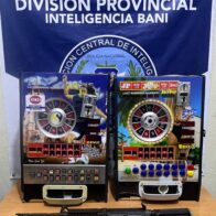 Policía ocupa armas, máquinas tragamonedas y mercancías de presunto contrabando en Baní.