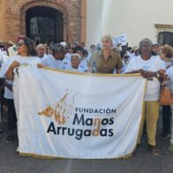 Adultos mayores marchan en la Zona Colonial y piden a Turismo crear centro integral de atención