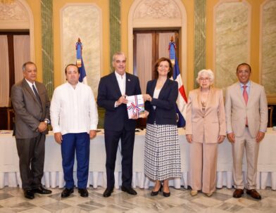 La Organización para la Cooperación y el Desarrollo Económicos (OCDE) presentó el Estudio de Integridad de la República Dominicana.