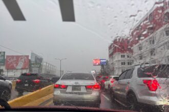 Fuertes tapones se registran en el Distrito Nacional debido lluvias de este miércoles