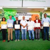 Fundación Niños con una Esperanza reconoce al periodista de De Último Minuto, Inocencio Encarnación